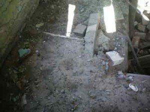 Полуразрушенный дом Полуразрушенный дом