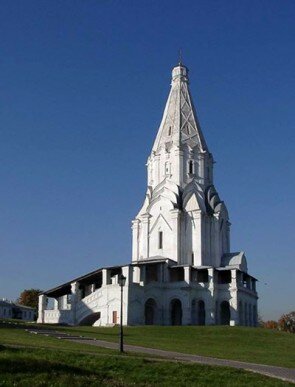 церковь вознесения в Коломенском. Вид издалека
