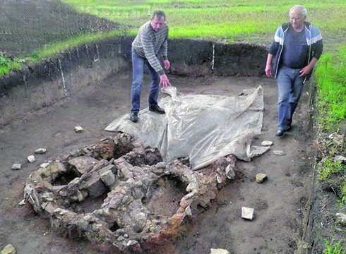 сбор артефактов на озере Чебаркуль